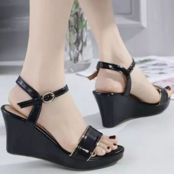 WOMEN'S STEVE MADDEN PRESTINE WEDGE PLATFORM SANDALS G1 - Picture 1 of 14